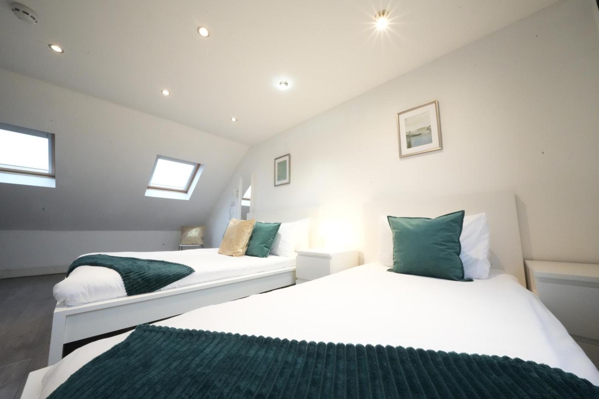 Grand Airport Ensuites Harmondsworth Exterior foto