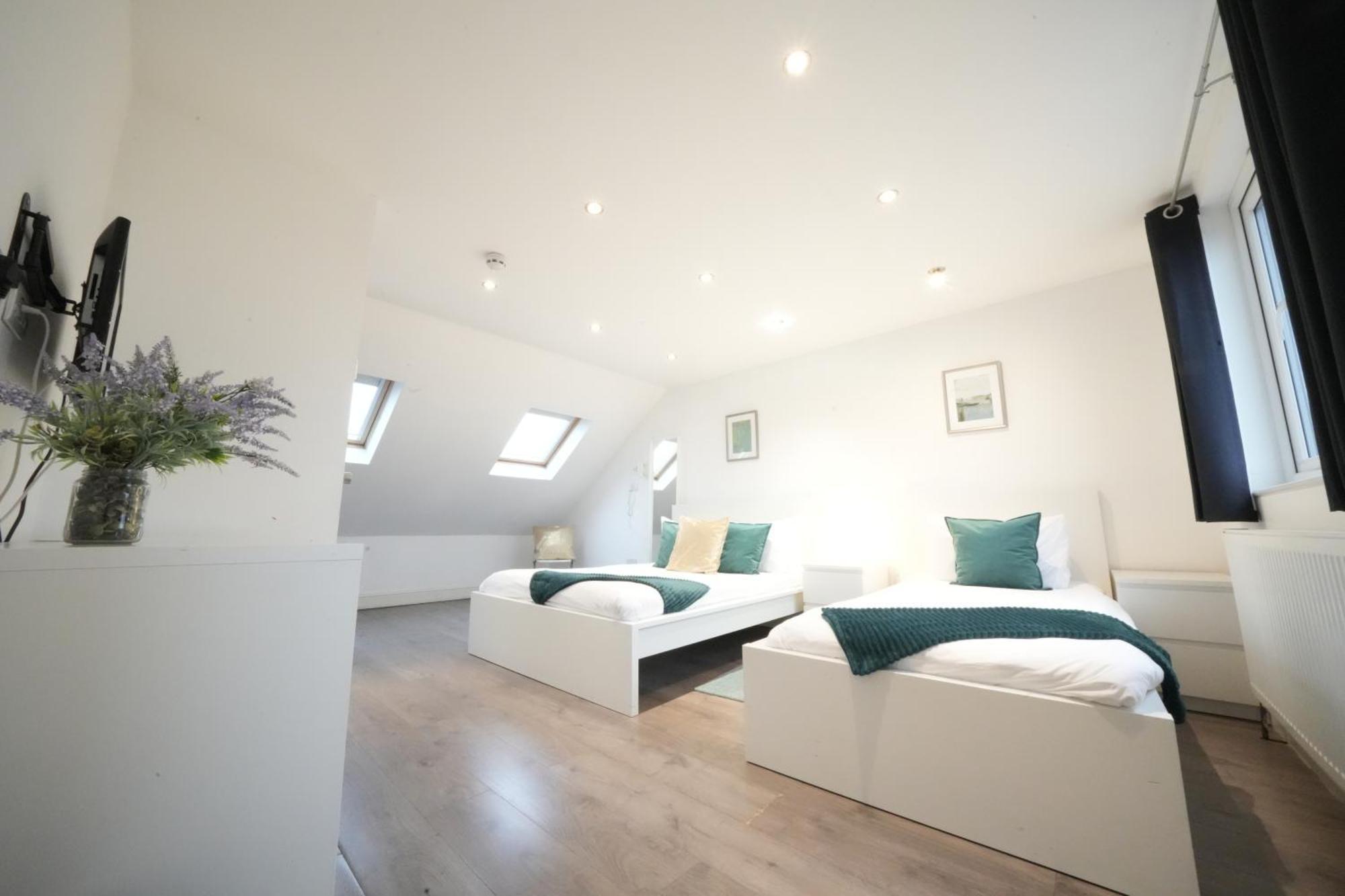 Grand Airport Ensuites Harmondsworth Exterior foto